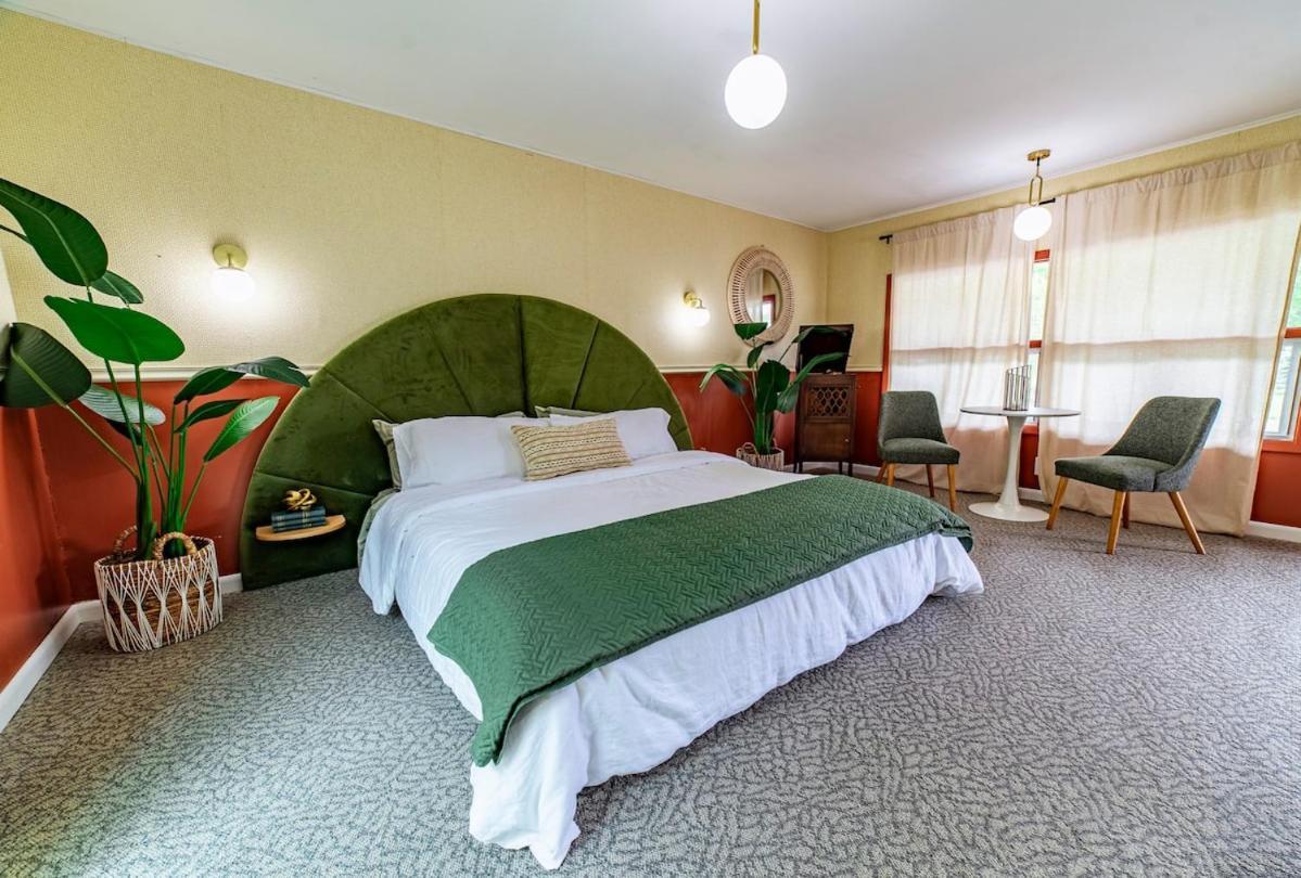 The Springs Motel New Ashford Экстерьер фото