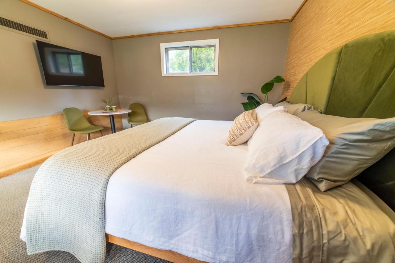 The Springs Motel New Ashford Экстерьер фото