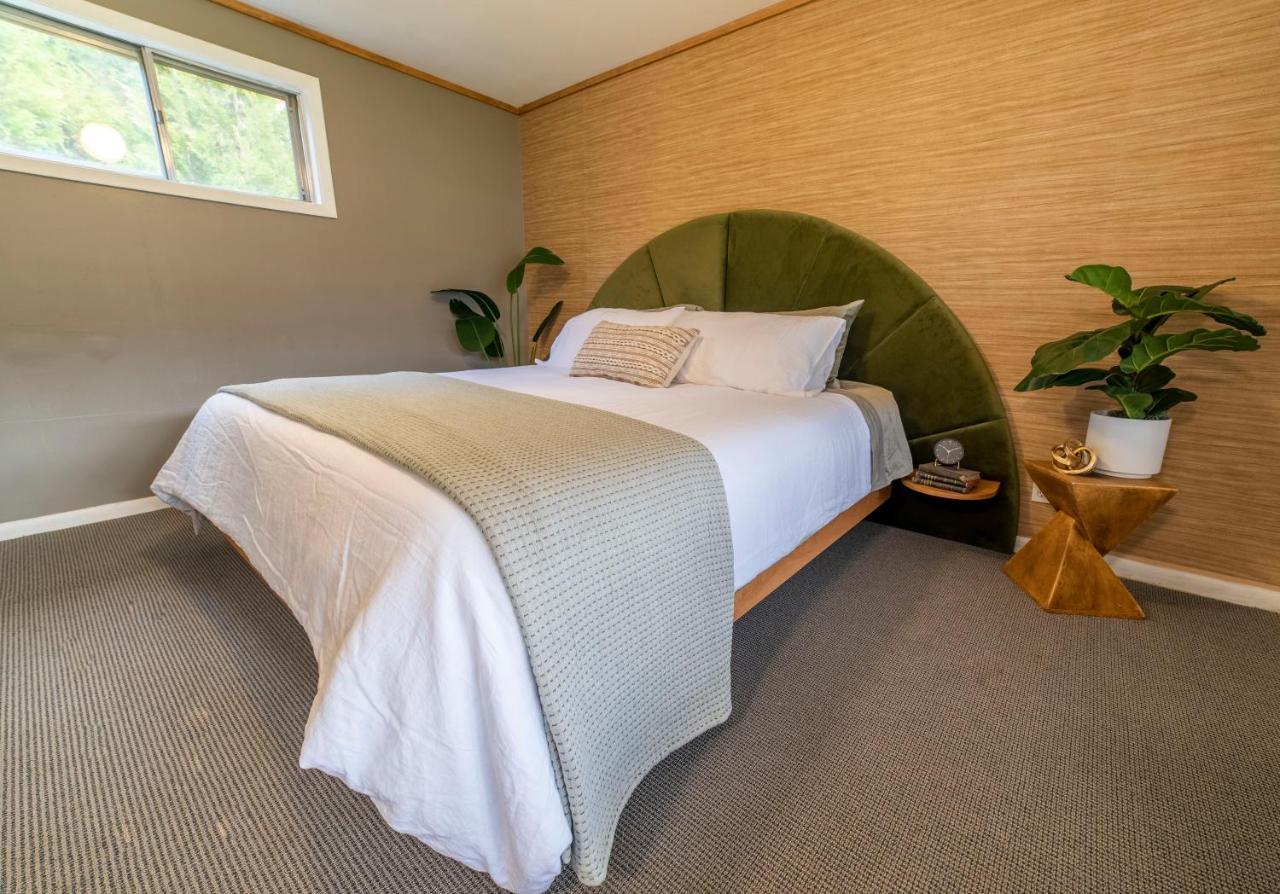 The Springs Motel New Ashford Экстерьер фото